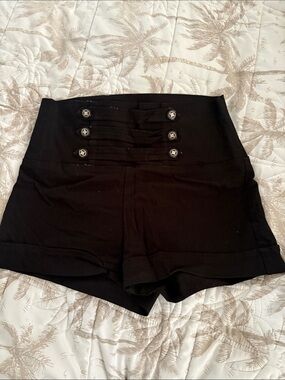 High-Waist Black Women's Shorts with Decorative Buttons